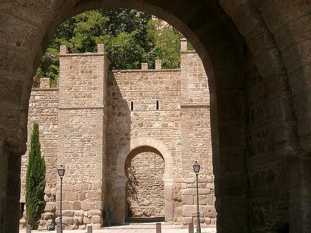 Puente de Alcántara y la Puerta de doce cantos